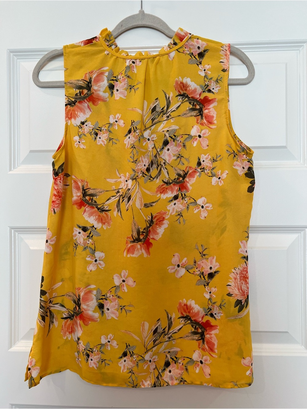 Rose + Olive Yellow Floral Ruffle Neck Sleeveless Blouse Top Size Small - Picture 4 of 9